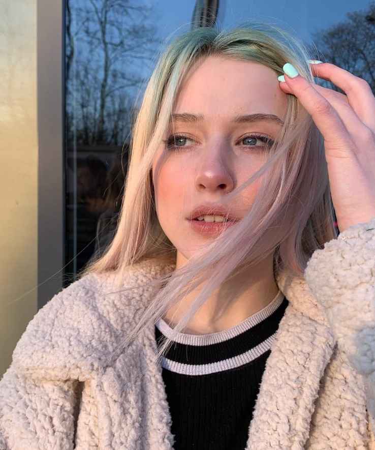 Оля